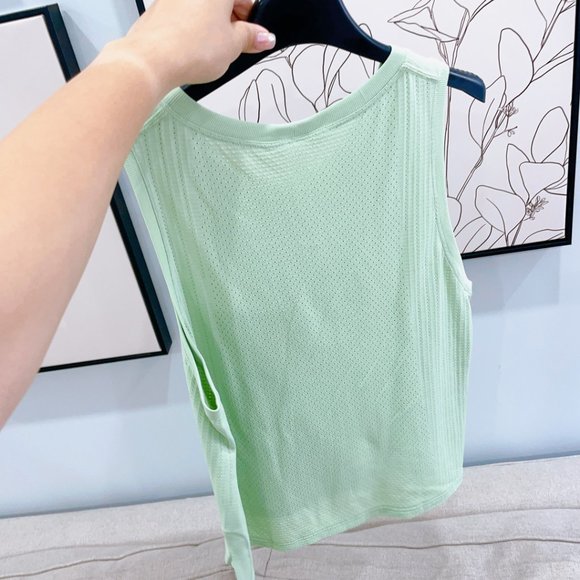 98% NEW SIZE 6 TANK TOP LULULEMON - Picture 5 of 10